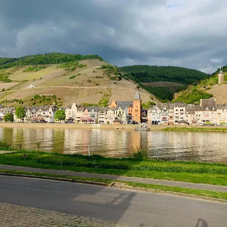 Pensión Wein Und Gaestehaus Scheid
